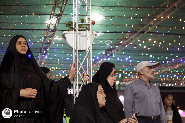 حال و هوای حرم مطهر رضوی در شب عید غدیر-2