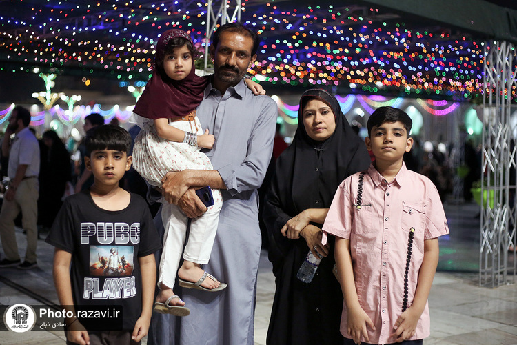 حال و هوای حرم مطهر رضوی در شب عید غدیر-2