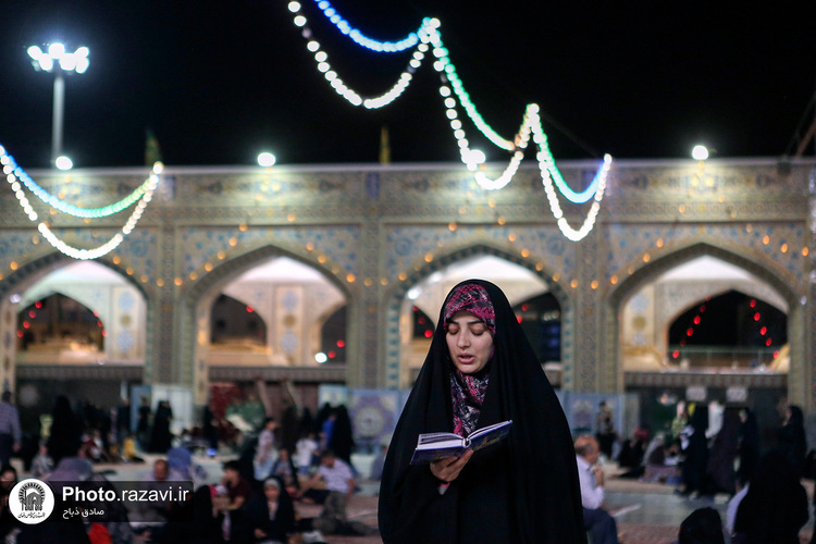 حال و هوای حرم مطهر رضوی در شب عید غدیر-2