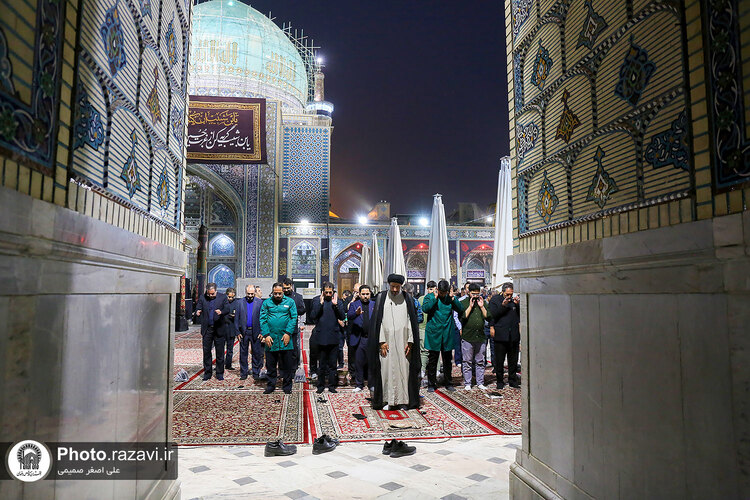 محفل عزاداری اهالی رسانه و فعالان فضای مجازی در حرم مطهر رضوی