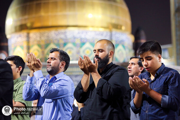 محفل عزاداری اهالی رسانه و فعالان فضای مجازی در حرم مطهر رضوی