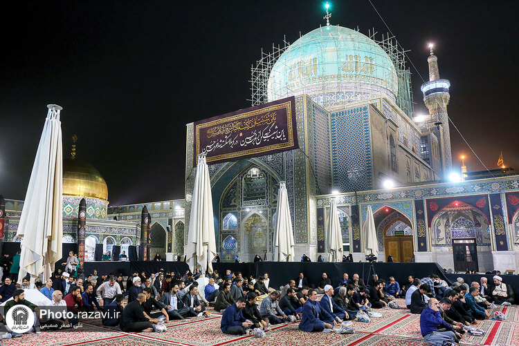 محفل عزاداری اهالی رسانه و فعالان فضای مجازی در حرم مطهر رضوی