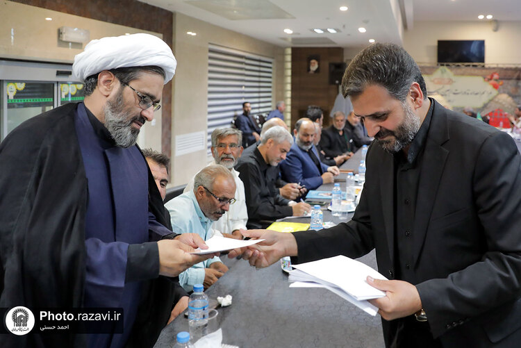 مراسم اهداء نذورات اربعین حسینی به موکب داران