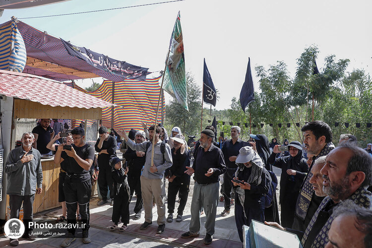 توزیع بسته‌های متبرک رضوی به موکب‌داران اربعین حسینی