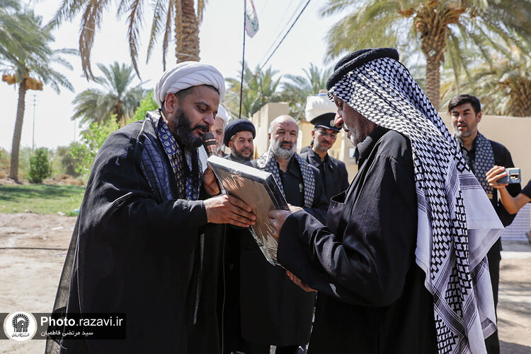 توزیع بسته‌های متبرک رضوی به موکب‌داران اربعین حسینی