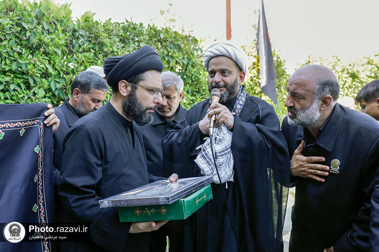 توزیع بسته‌های متبرک رضوی به موکب‌داران اربعین حسینی