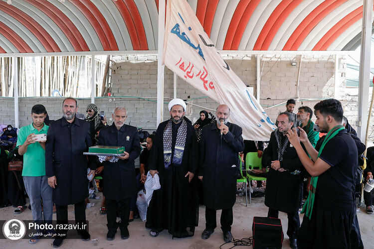 توزیع بسته‌های متبرک رضوی به موکب‌داران اربعین حسینی