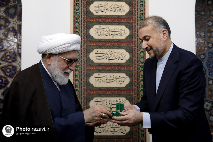 دیدار وزیر امور خارجه با تولیت آستان قدس رضوی