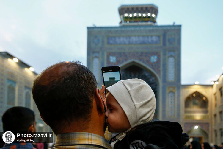 حال و هوای حرم مطهر رضوی در شب میلاد حضرت رسول(ص) و امام جعفر صادق(ع)