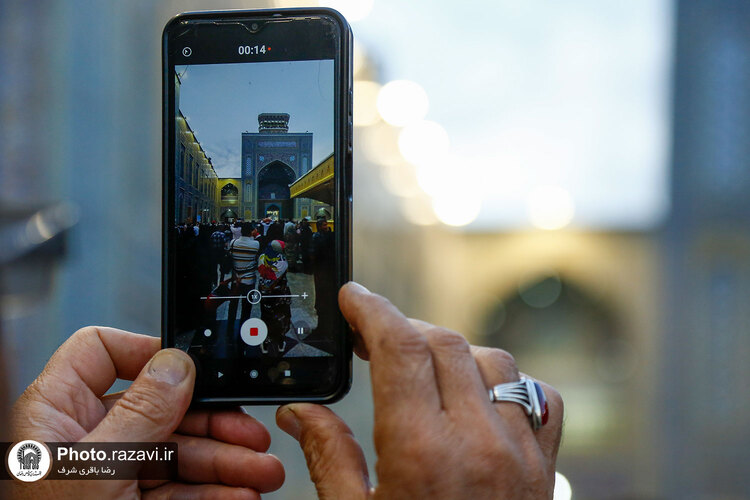 حال و هوای حرم مطهر رضوی در شب میلاد حضرت رسول(ص) و امام جعفر صادق(ع)