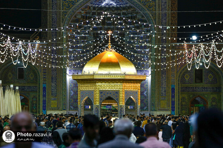 حال و هوای حرم مطهر رضوی در شب میلاد حضرت رسول(ص) و امام جعفر صادق(ع)