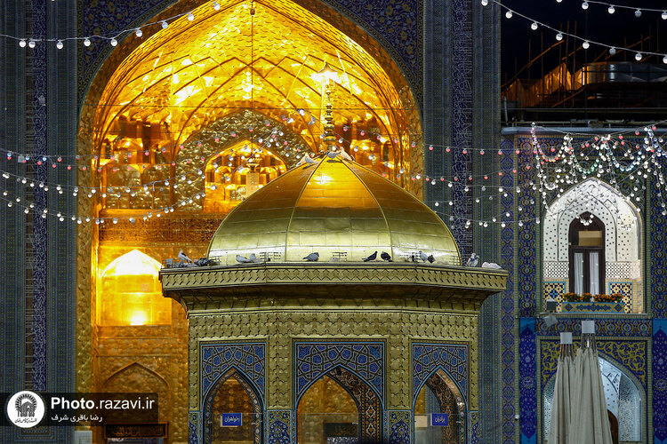 حال و هوای حرم مطهر رضوی در شب میلاد حضرت رسول(ص) و امام جعفر صادق(ع)