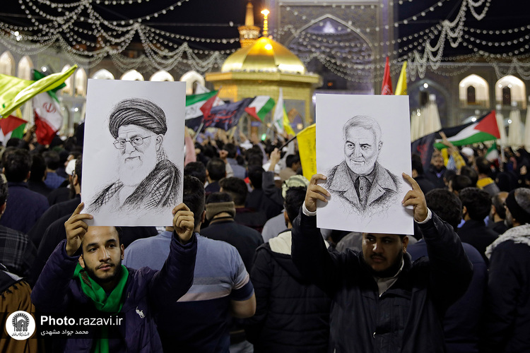 تعویض پرچم گنبد منور رضوی به مناسبت عزای عمومی در کشور