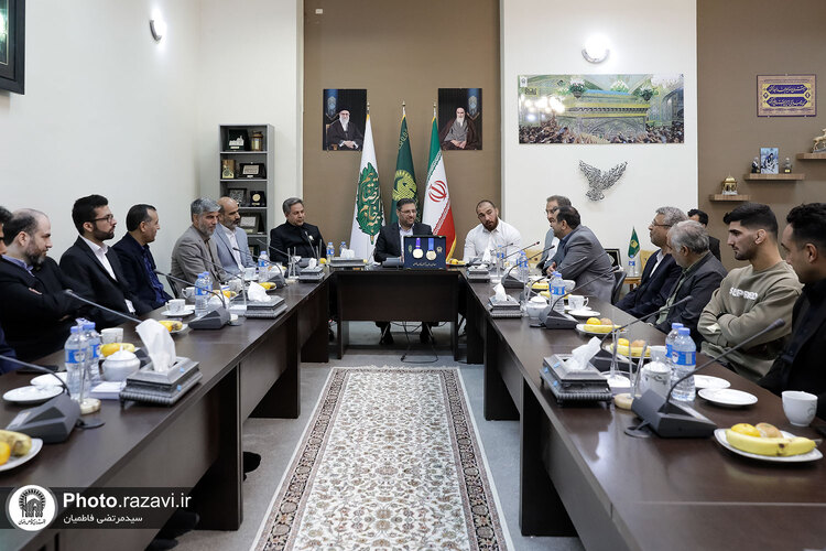 اهدای دو مدال طلای امیرحسین زارع به موزه آستان قدس رضوی