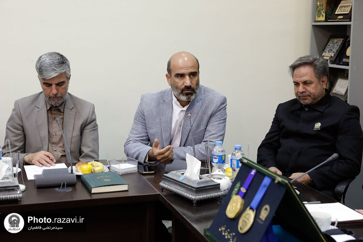 اهدای دو مدال طلای امیرحسین زارع به موزه آستان قدس رضوی