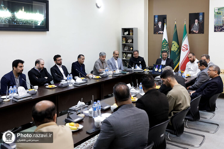 اهدای دو مدال طلای امیرحسین زارع به موزه آستان قدس رضوی