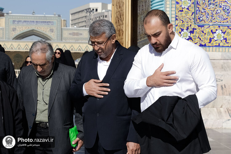 اهدای دو مدال طلای امیرحسین زارع به موزه آستان قدس رضوی