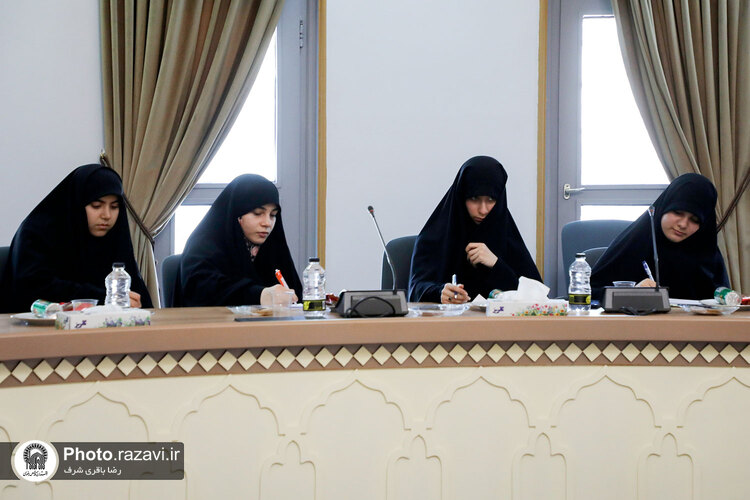 نشست نخبگانی چالش‌های روز و اندیشه فاطمی