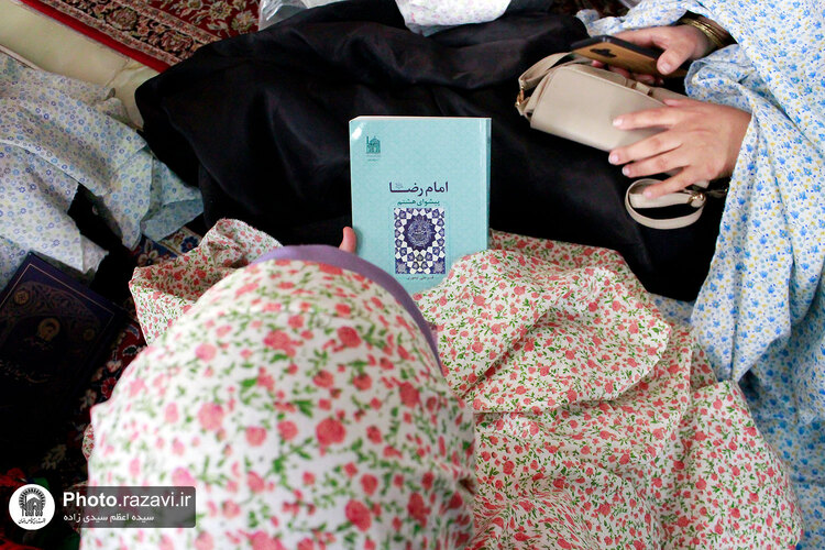 ایستگاه مطالعه بانوان در حرم مطهر رضوی