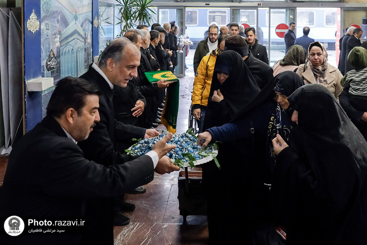 استقبال از زائرین در راه آهن