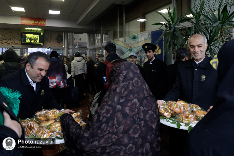 استقبال از زائرین در راه آهن