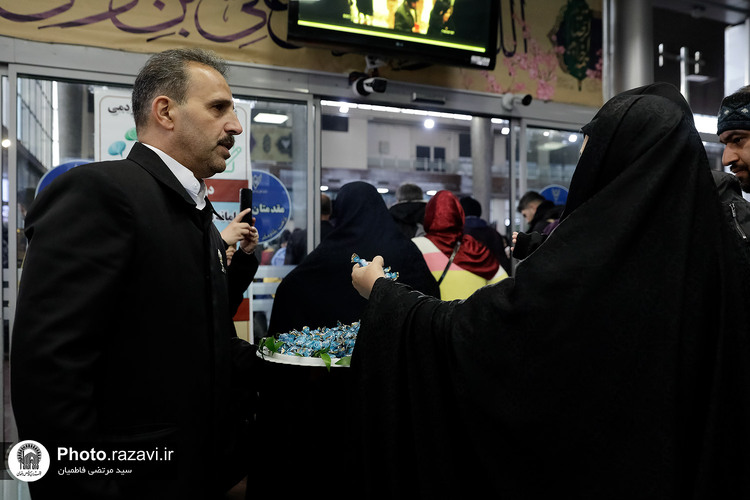 استقبال از زائرین در راه آهن