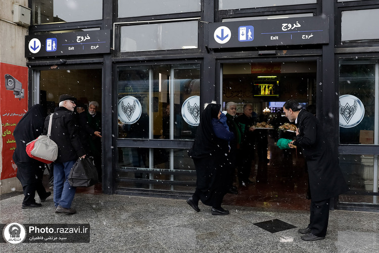 استقبال از زائرین در راه آهن