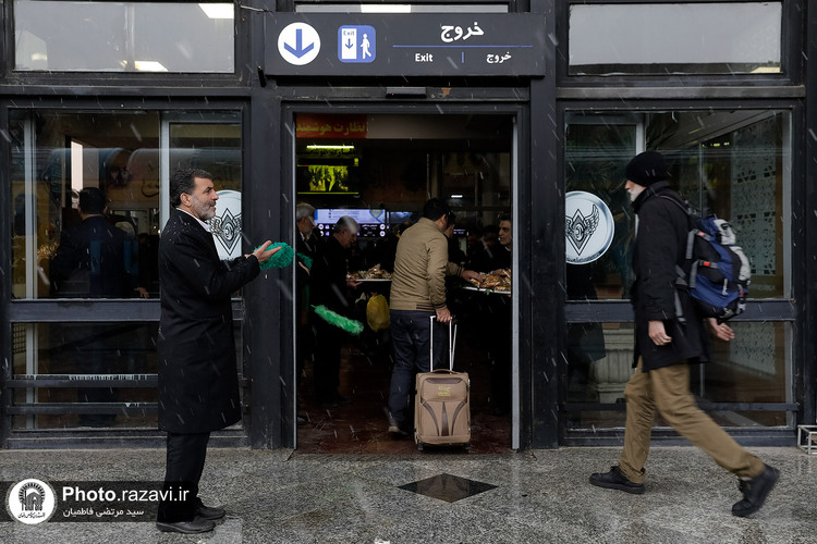 استقبال از زائرین در راه آهن