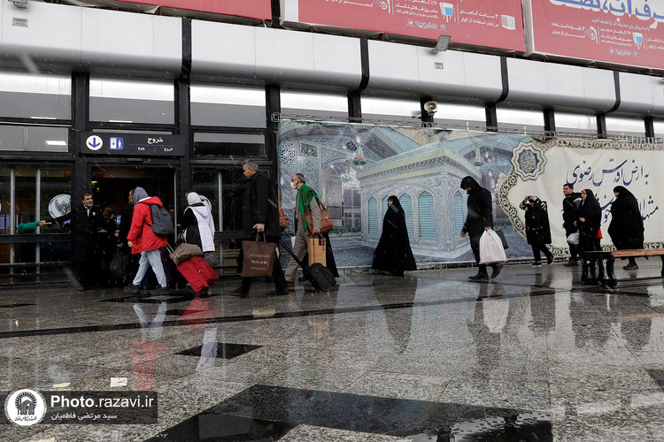 استقبال از زائرین در راه آهن