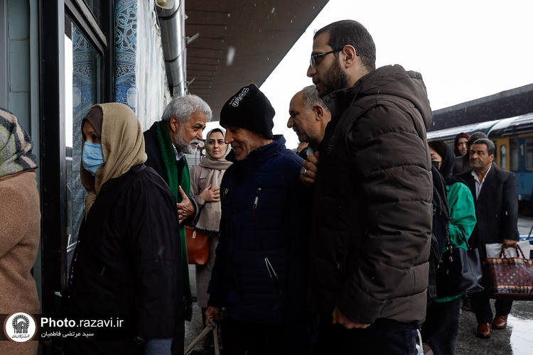 استقبال از زائرین در راه آهن