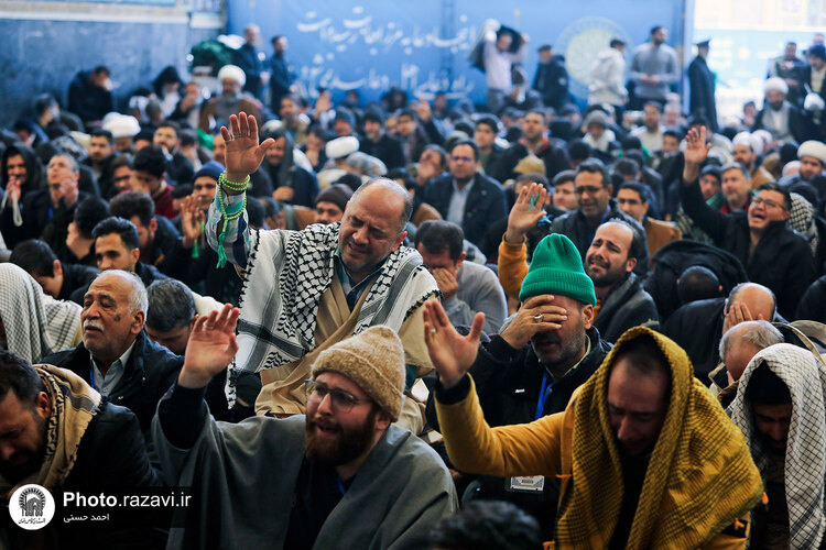 قرائت دعای ام داوود در حرم مطهر رضوی -2