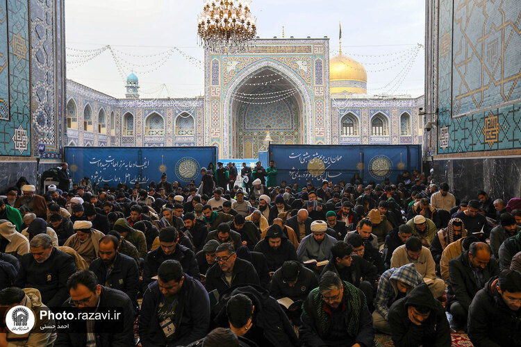 قرائت دعای ام داوود در حرم مطهر رضوی -2