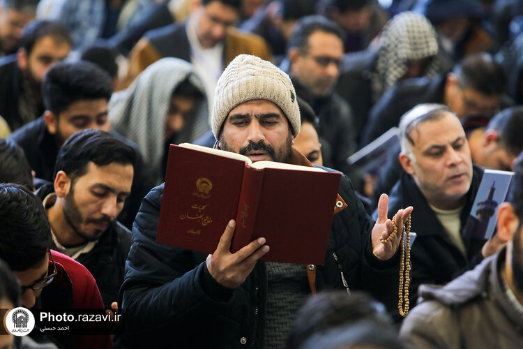 قرائت دعای ام داوود در حرم مطهر رضوی -2