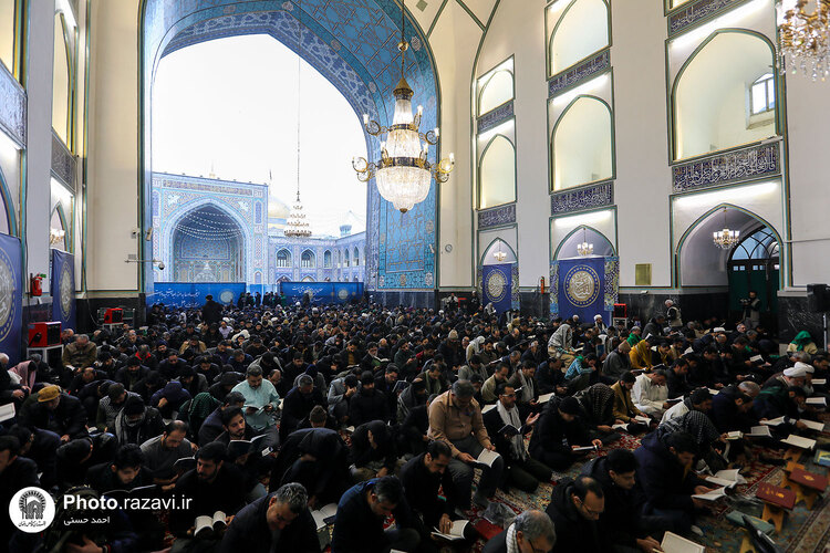 قرائت دعای ام داوود در حرم مطهر رضوی -2