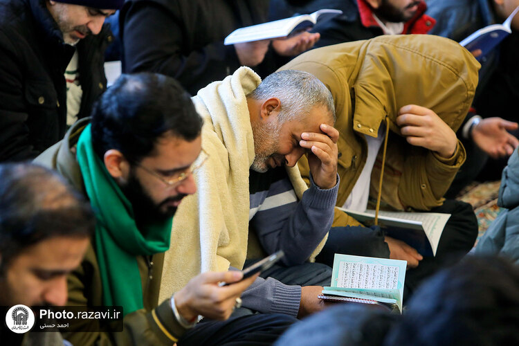 قرائت دعای ام داوود در حرم مطهر رضوی -2