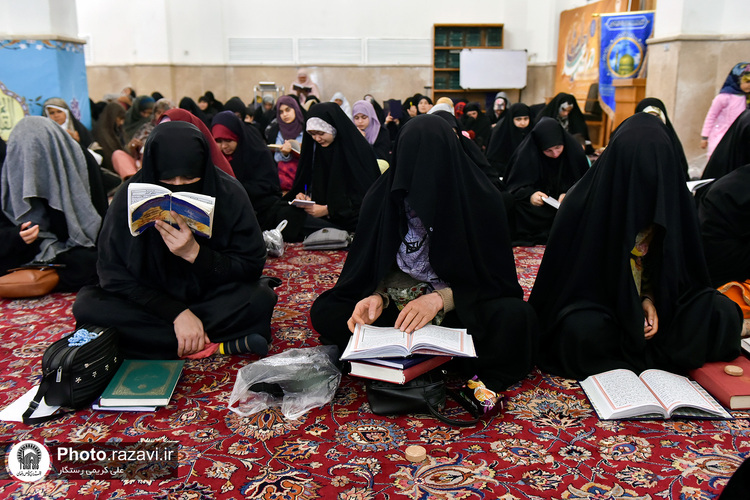 احیا شب نیمه شعبان زائران اردو زبان در حرم مطهر رضوی