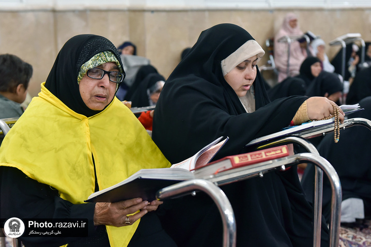 احیا شب نیمه شعبان زائران اردو زبان در حرم مطهر رضوی