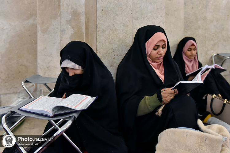 احیا شب نیمه شعبان زائران اردو زبان در حرم مطهر رضوی