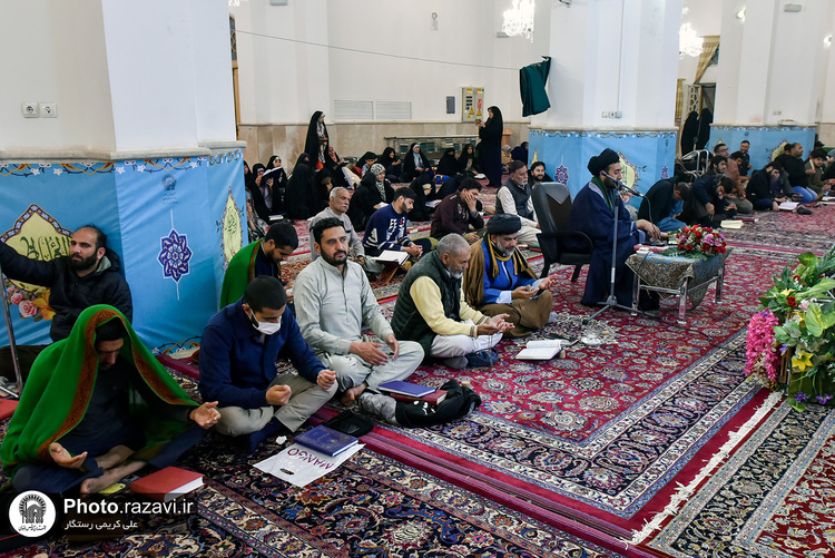 احیا شب نیمه شعبان زائران اردو زبان در حرم مطهر رضوی