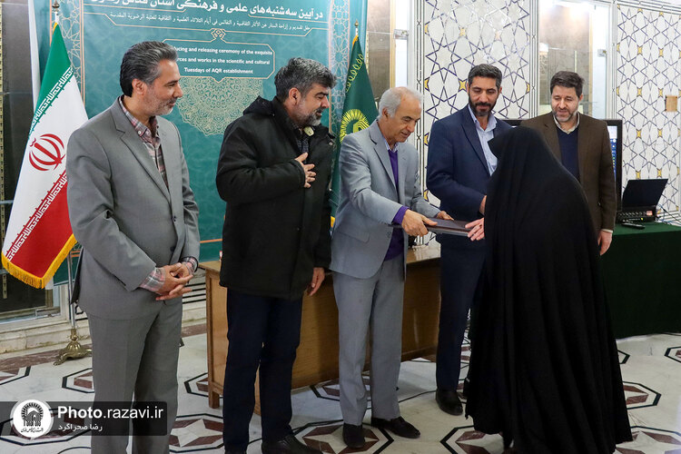 رونمایی از نخستین سالنامه چاپ مشهد