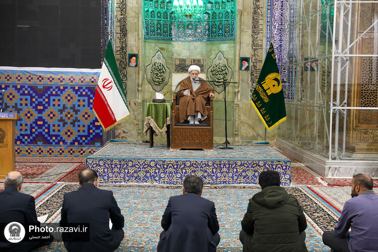 مراسم بزرگداشت مرحومه شریفی منش در حرم مطهر رضوی