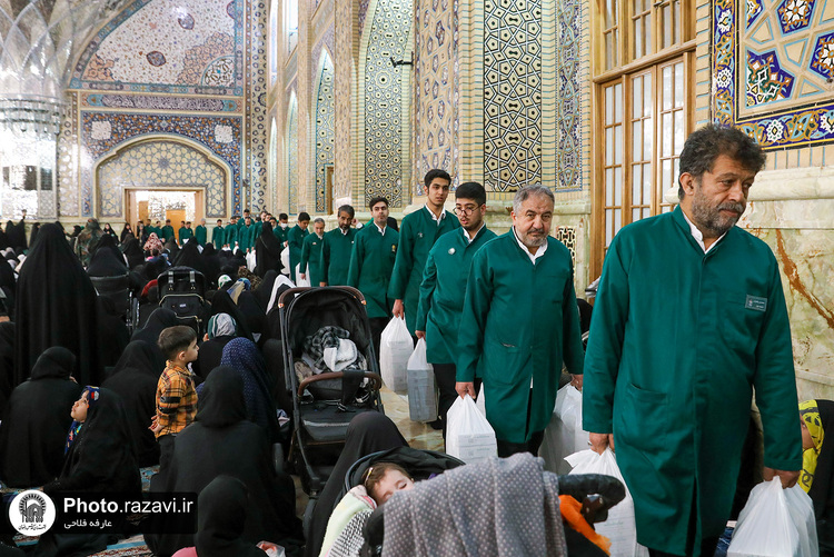 توزیع افطاری سبک در حرم مطهر رضوی-2