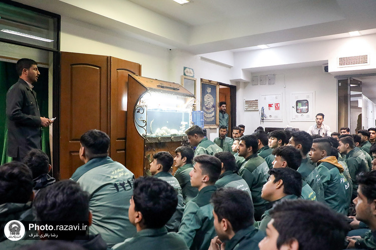 خادمان فرش حرم مطهر رضوی