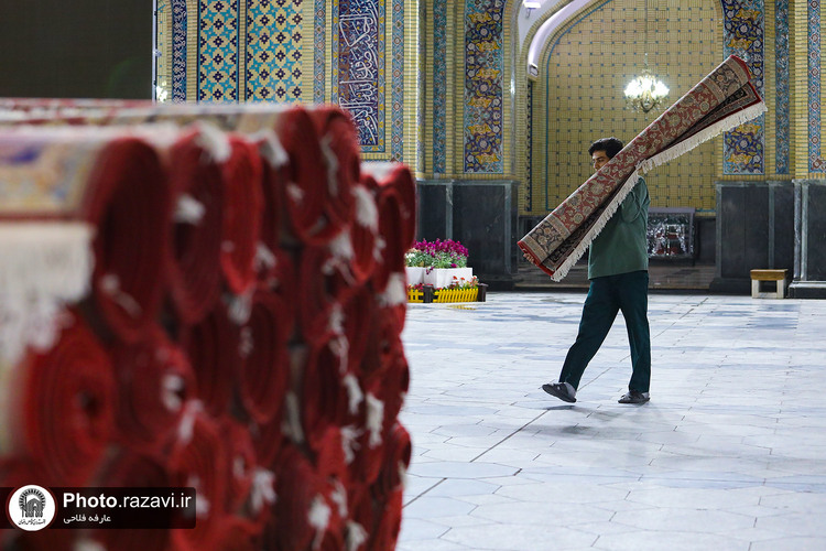 خادمان فرش حرم مطهر رضوی