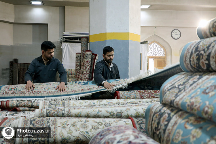 خادمان فرش حرم مطهر رضوی