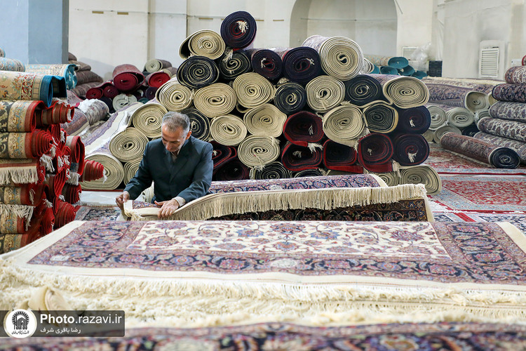 خادمان فرش حرم مطهر رضوی