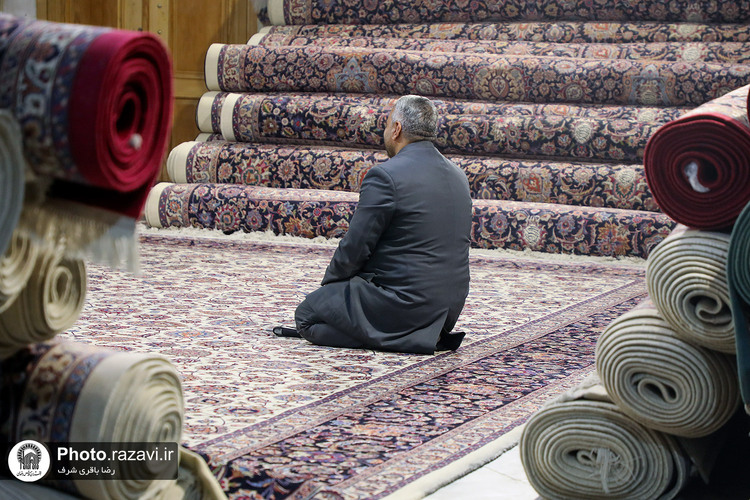 خادمان فرش حرم مطهر رضوی