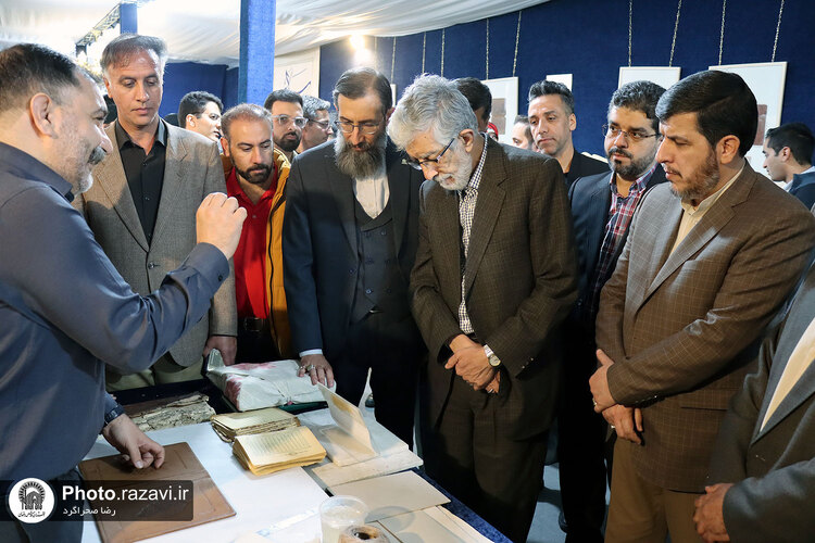 بازدید دکتر حداد عادل از نمایشگاه بهار حرم، بهار زندگی