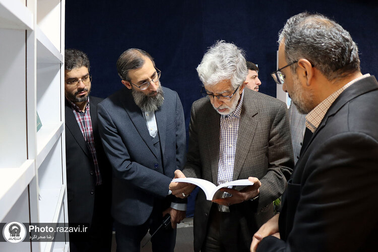 بازدید دکتر حداد عادل از نمایشگاه بهار حرم، بهار زندگی