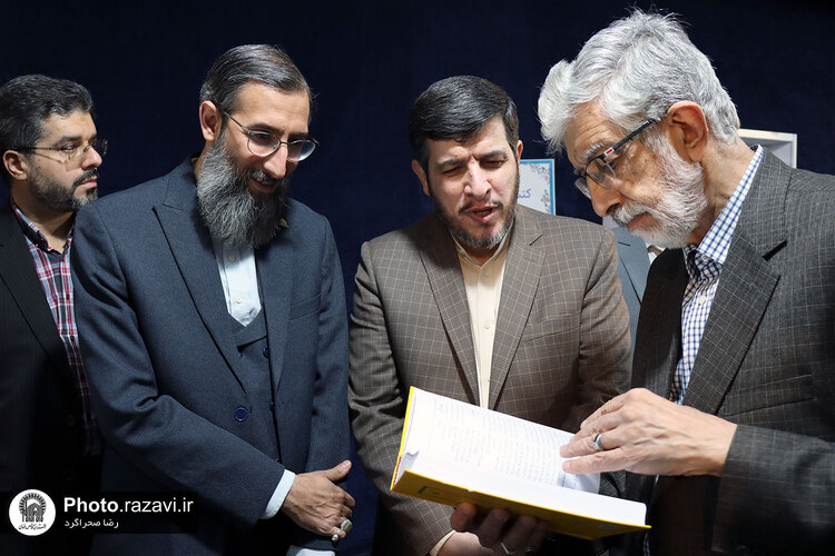 بازدید دکتر حداد عادل از نمایشگاه بهار حرم، بهار زندگی